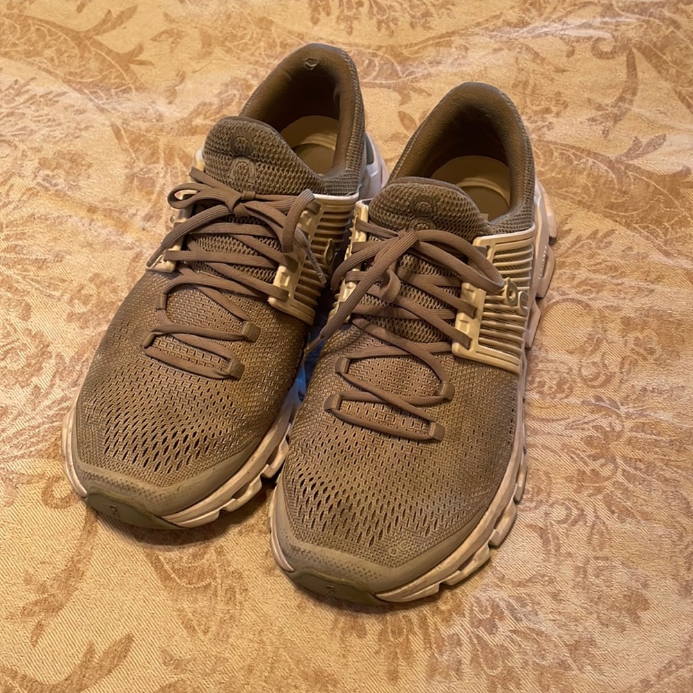 Grey Women’s ON tennis shoes